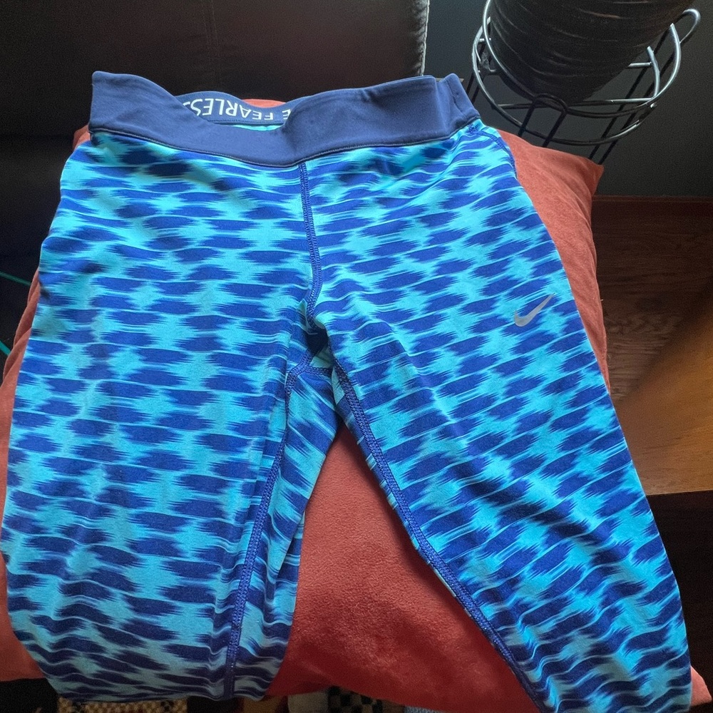 Nike Capri athletic blue pattern small Dri fit run fast live fearless‎ Womens
